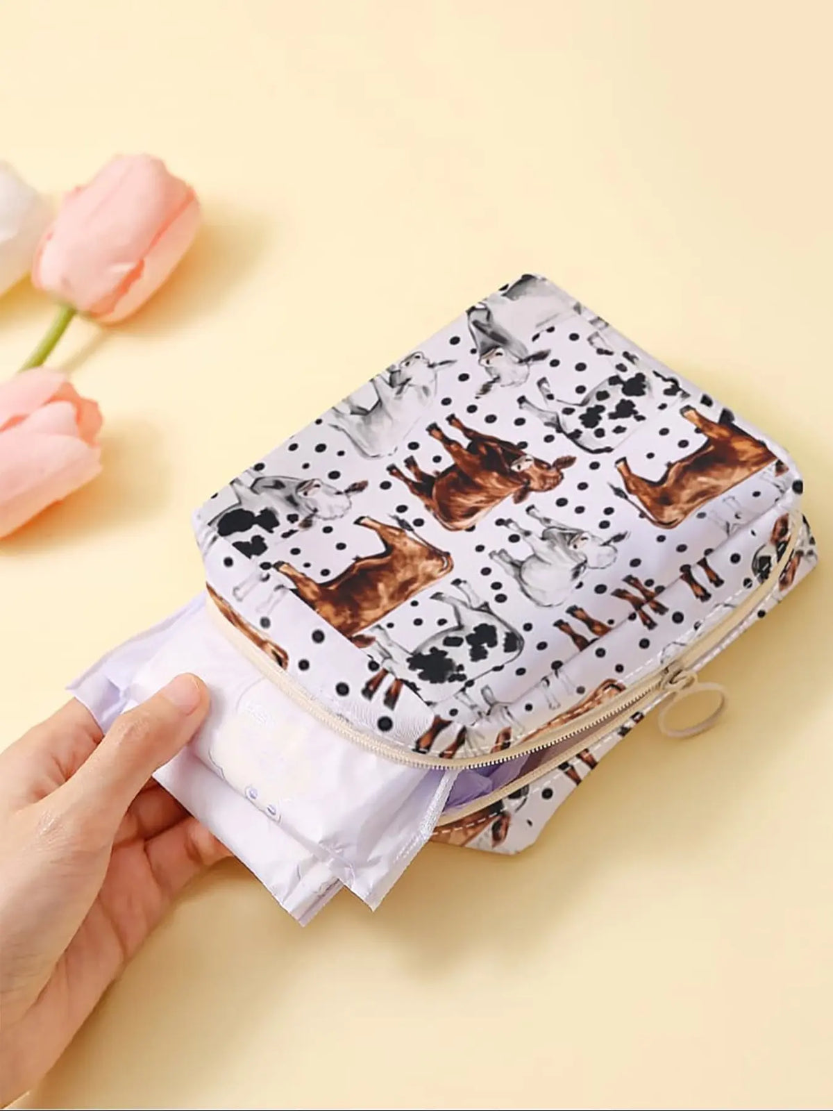 Portable Cow Pattern Sanitary Pad Multifunctional Storage Bag, Lightweight Women's Organizer, Travel Cosmetic Box, Cute Random Print, All Seasons, Storage Tote