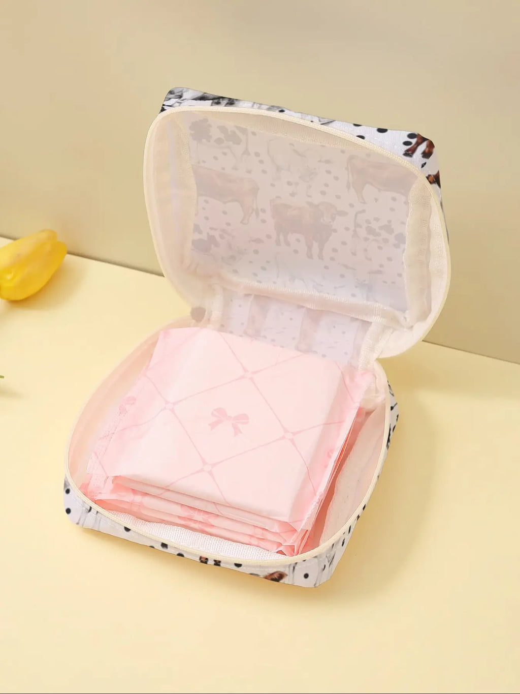 Portable Cow Pattern Sanitary Pad Multifunctional Storage Bag, Lightweight Women's Organizer, Travel Cosmetic Box, Cute Random Print, All Seasons, Storage Tote